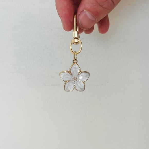 Y2k 2000s vintage style gold and white flower keychain - Picture 5 of 5